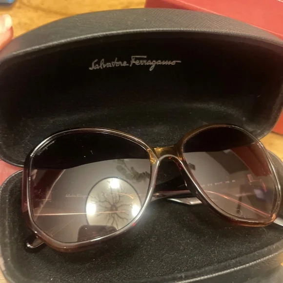 Salvatore Ferragamo SF942S Butterfly Sunglasses in Wine Caramel - Picture 2 of 15